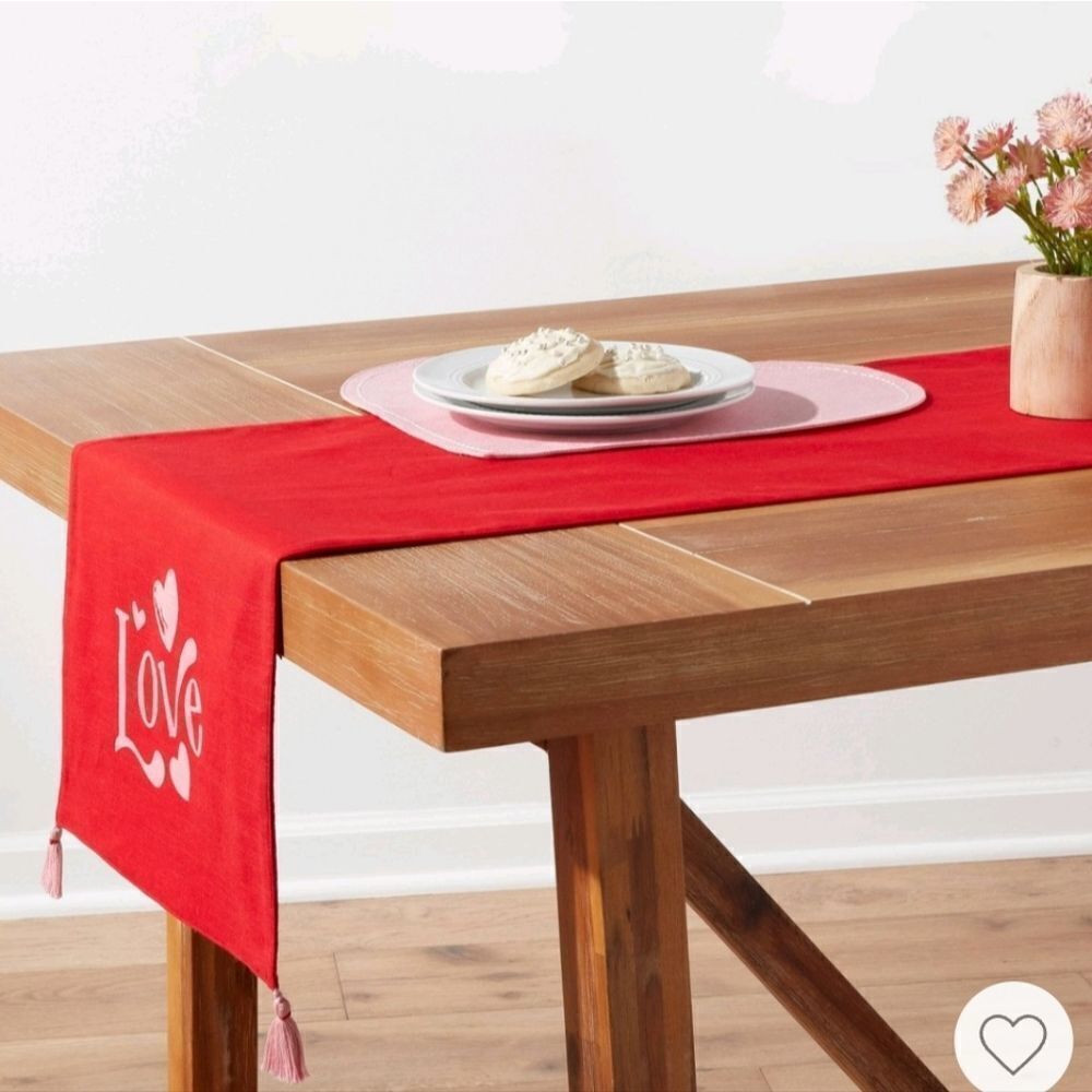 NEW VALENTINE'S day 72" x 14" Cotton 'Love' Table Runner - Picture 4 of 6
